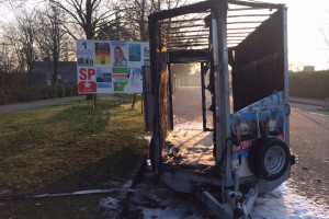 Brandstichting PvdA campagne-aanhanger op Zesgehuchten